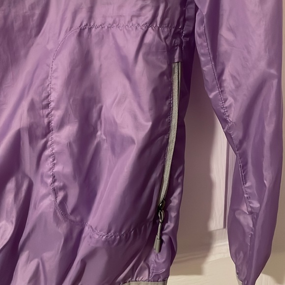 Light wind breaker New Balance Jacket - Picture 5 of 7